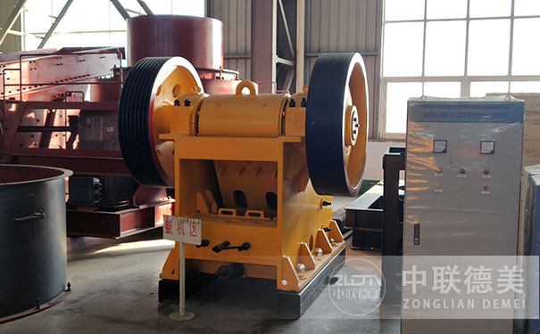 什么是液壓對輥破碎機?